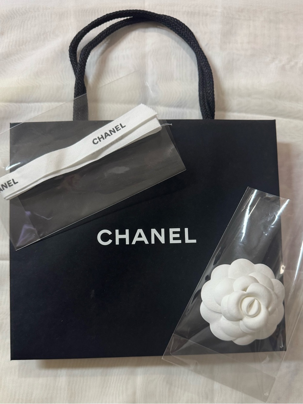 CHANEL 💯% Authentic iconic paper shopping bag, flower and ribbon coordinated set